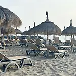 Spacious Art With Large Terrace, Relaxing Ocean View, Near Beaches