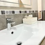 Spacious Art With Large Terrace, Relaxing Ocean View, Near Beaches