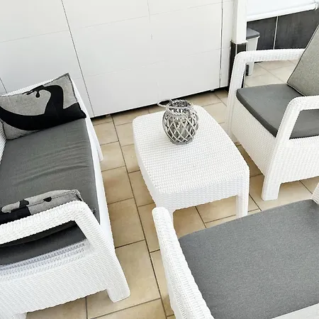 Spacious Art With Large Terrace, Relaxing Ocean View, Near Beaches 阿德耶